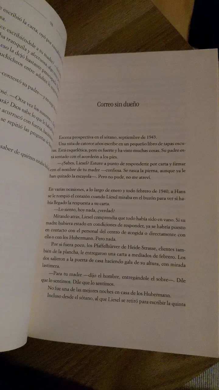 Libro 'La Ladrona de Libros' de Markus Zusak - 2