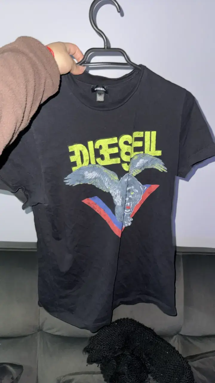 Polera negra Diesel con diseño gráfico - 1