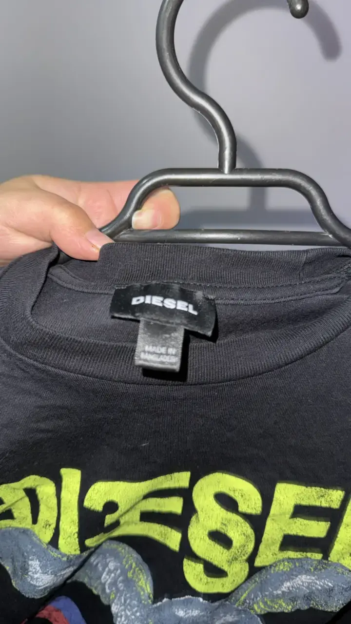 Polera negra Diesel con diseño gráfico - 2