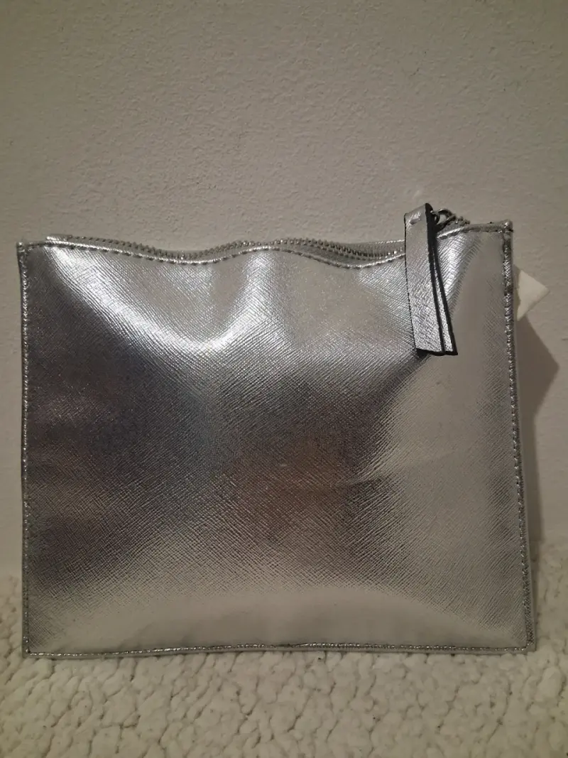 Clutch metálico plateado elegante - 2