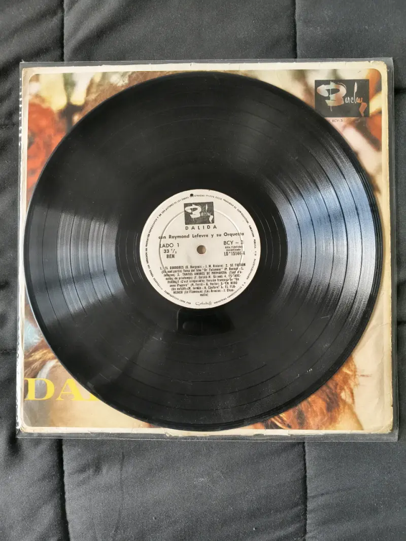 Vinilo clásico de Dalida en buen estado - 3
