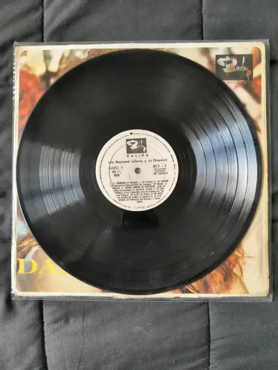 Vinilo clásico de Dalida en buen estado - miniatura 3