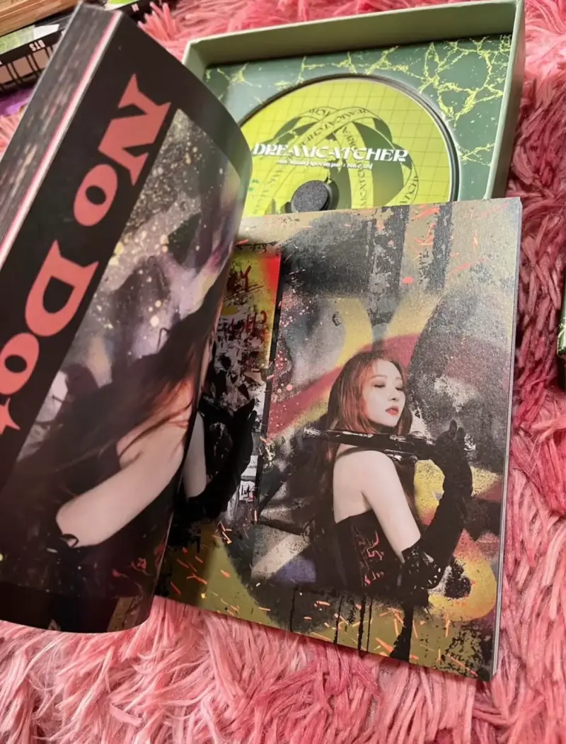 Álbum Dreamcatcher Apocalypse : Save us - 4