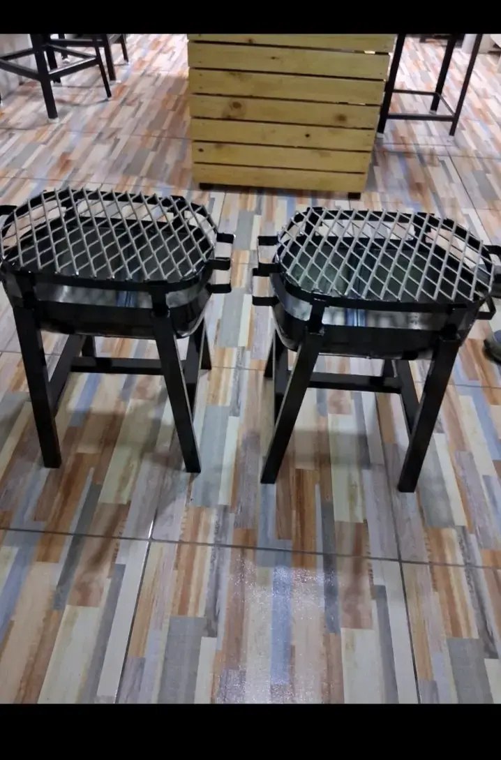 Parrillas de carbón portátiles metálicas