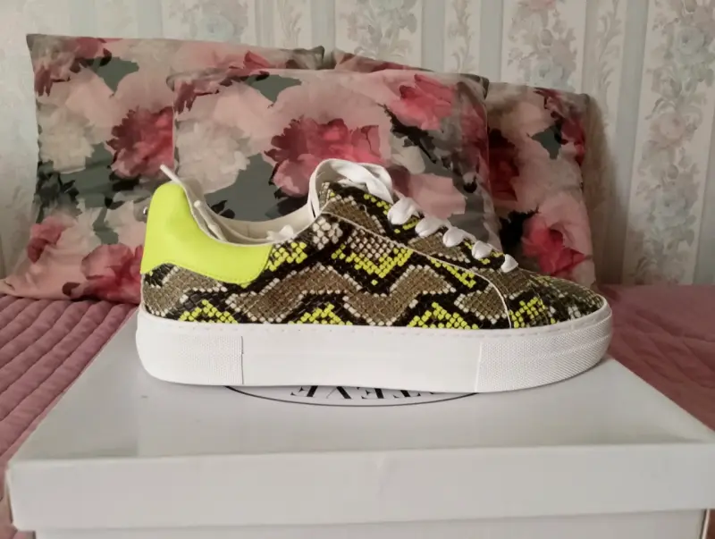 Zapatilla casual estampado serpiente Steve Madem - 1
