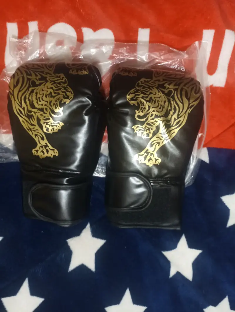 Guantes de Boxeo Negros con Diseño de Tigre