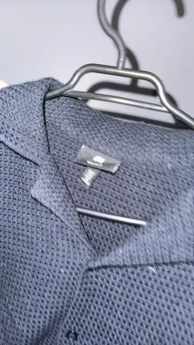 Camisa de punto azul marino H&M para hombre - miniatura 2