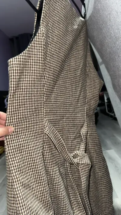 Vestido sin mangas de cuadros marrón - miniatura 6