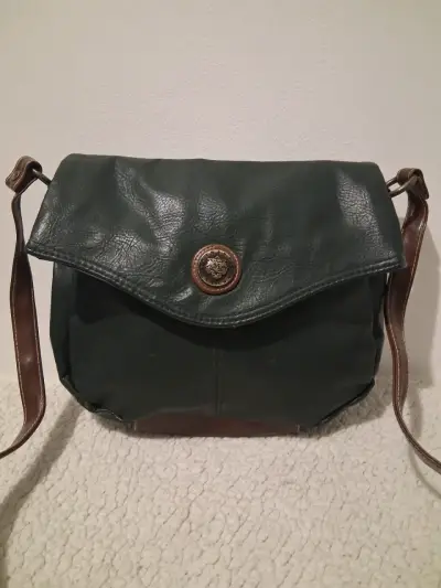 Cartera Mitzi de cuero verde con correa ajustable - miniatura 1