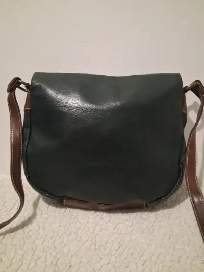 Cartera Mitzi de cuero verde con correa ajustable - miniatura 3