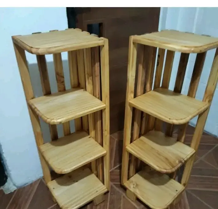 Estantes de madera para almacenamiento
