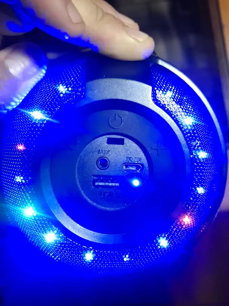Parlante Bluetooth Portátil Master-G con Luces LED - 2