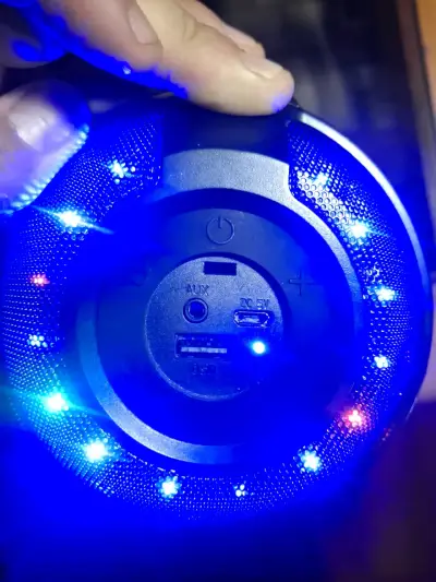 Parlante Bluetooth Portátil Master-G con Luces LED - miniatura 2