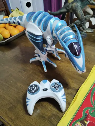 Dinosaurio robot interactivo con control remoto - miniatura 1