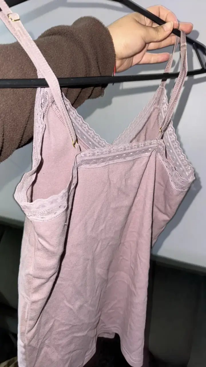 Camiseta de tirantes lila con encaje - 3