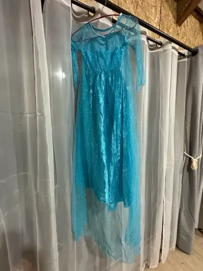 Vestido de princesa azul para niña - miniatura 2