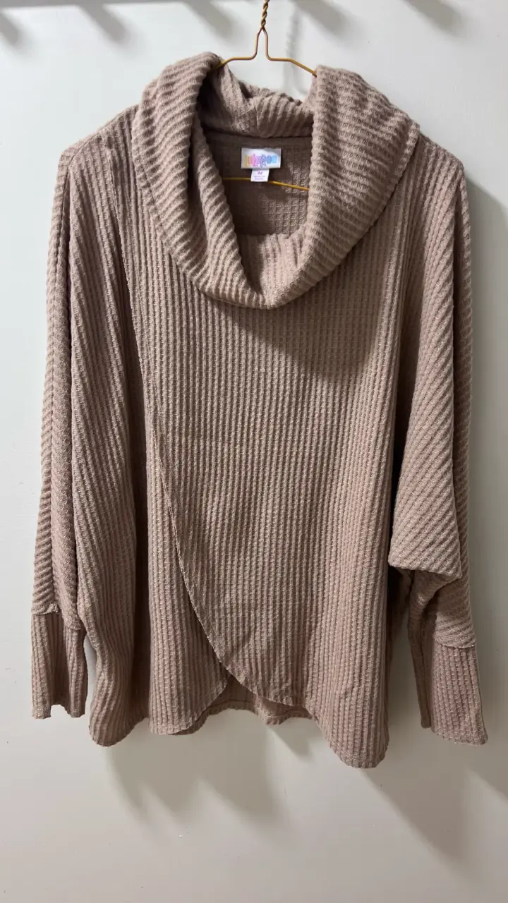 Suéter de punto beige con cuello alto LuLaRoe - 1