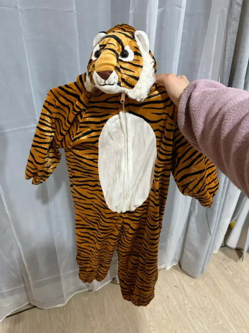 Disfraz de tigre para niño con capucha