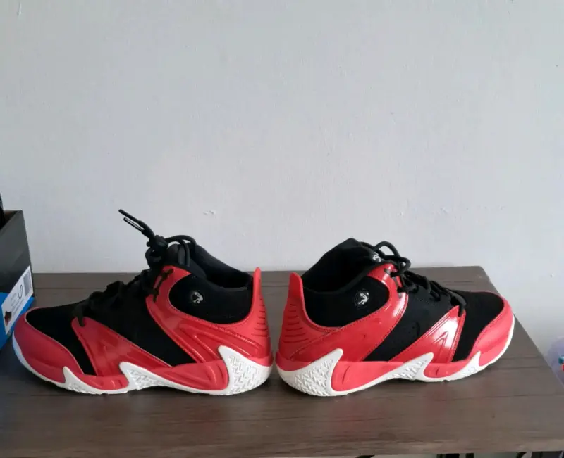 Zapatillas deportivas Shaq negras y rojas - 1