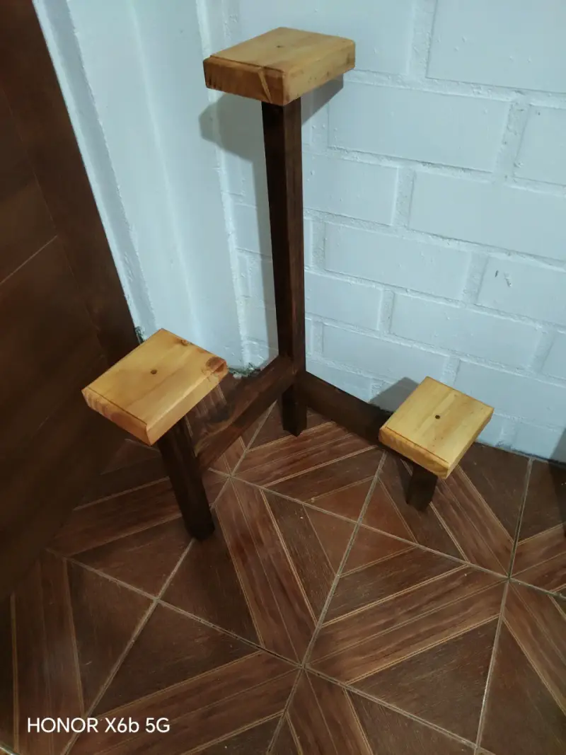 Estante de madera para plantas con tres niveles - 2