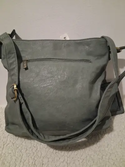 Cartera color gris con detalles  metálicos - miniatura 6