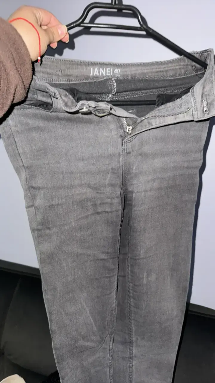 Jeans grises para mujer talla 40 pero es más un 36 - 2