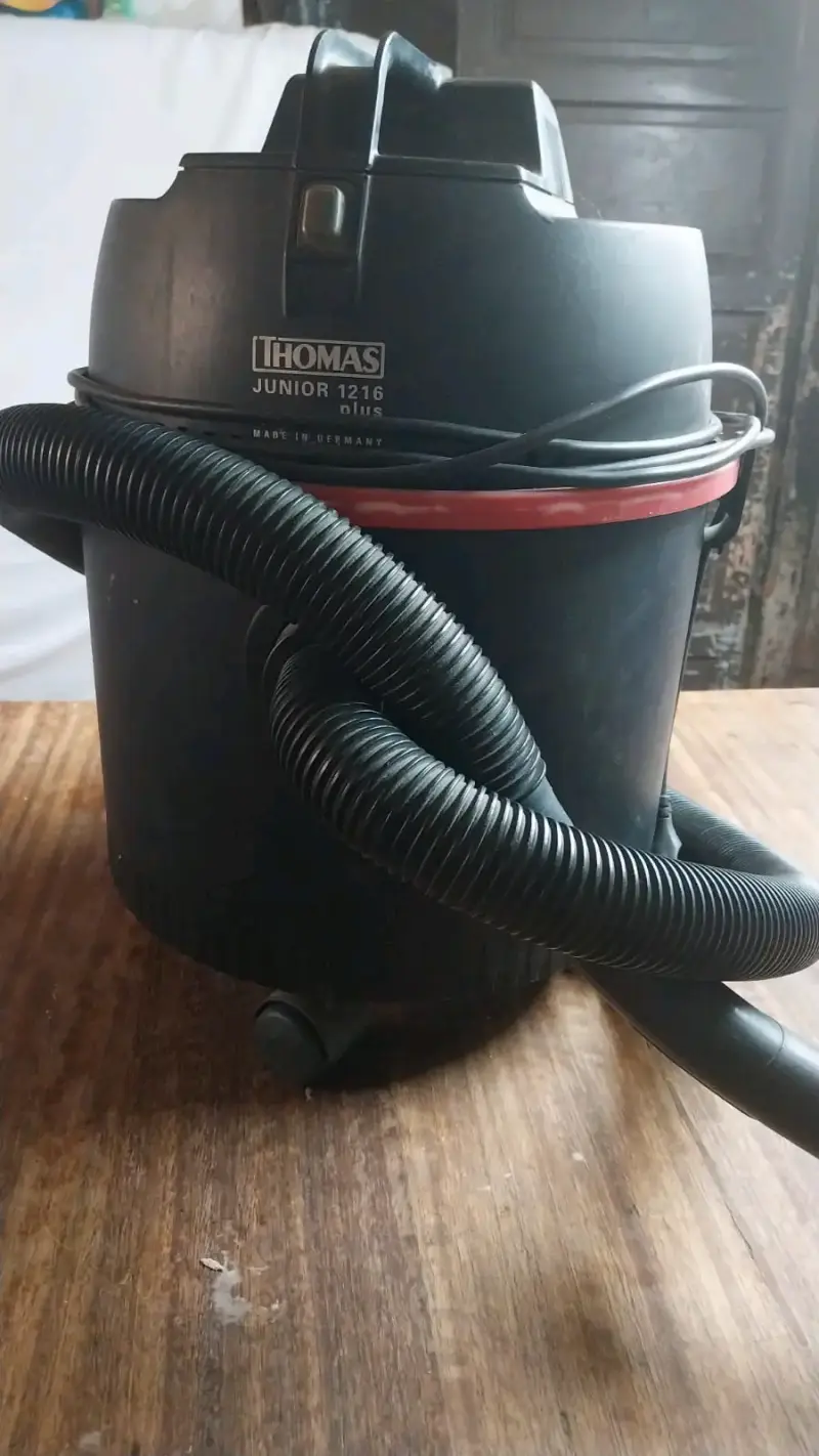 Aspiradora Thomas Junior 1216 Plus usada - 1