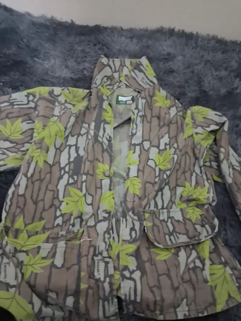 Chaqueta trebark camuflada con hojas verdes - 1