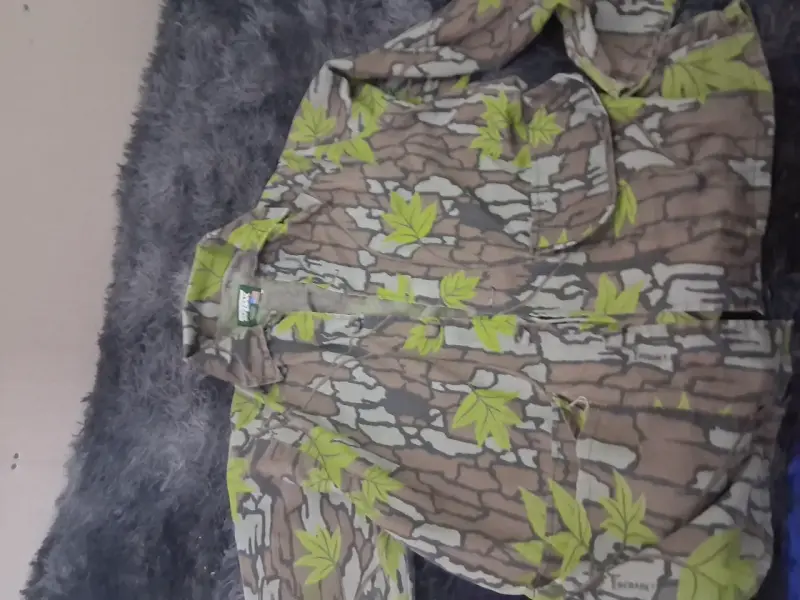 Chaqueta trebark camuflada con hojas verdes - 2