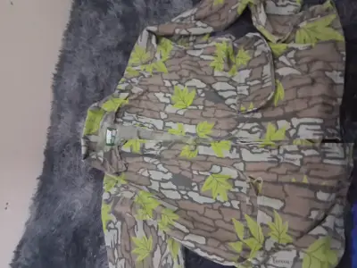 Chaqueta trebark camuflada con hojas verdes - miniatura 2