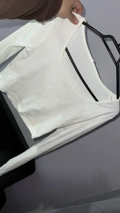 Top blanca de manga larga para mujer - miniatura 1