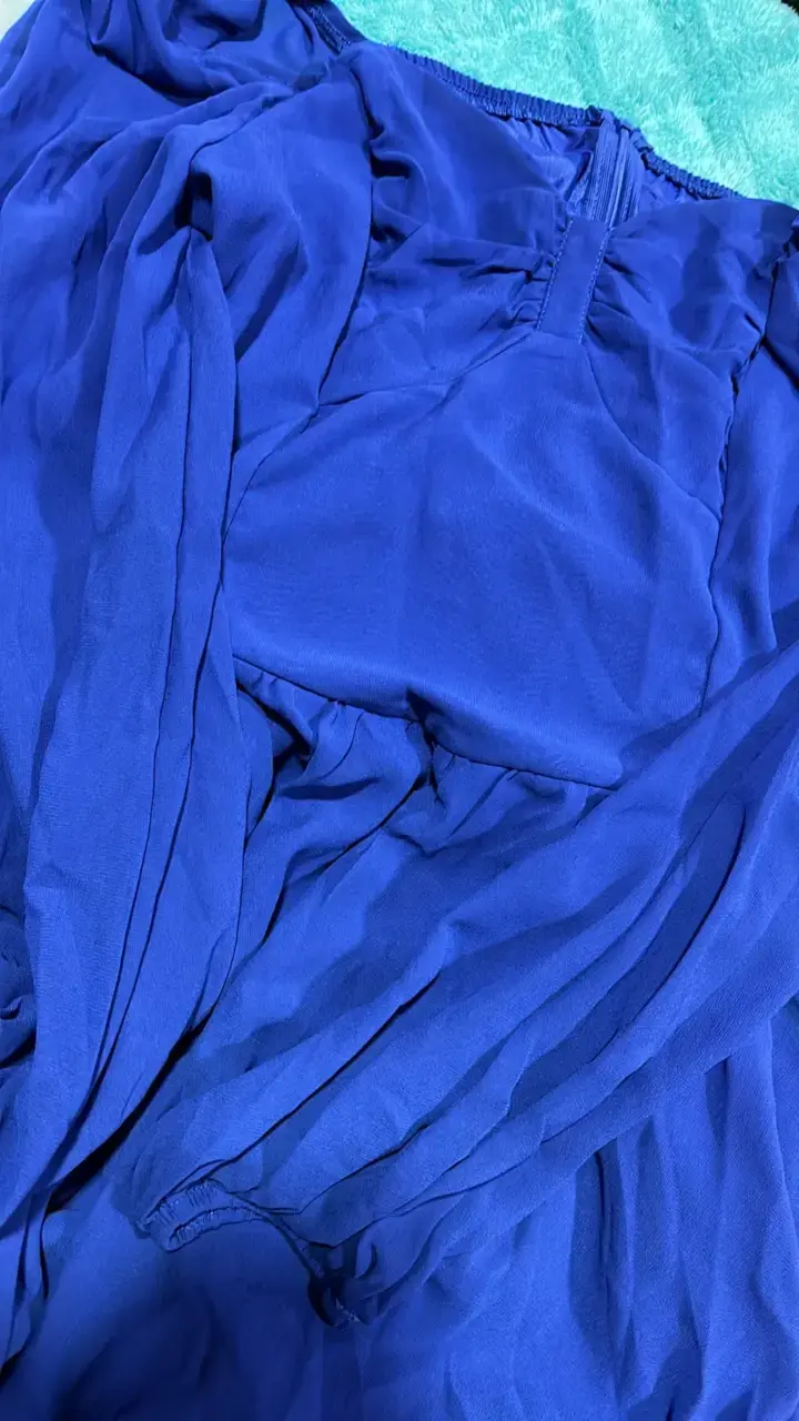 Vestido azul con mangas largas abullonadas - 3