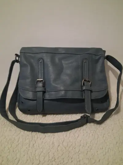 Bolso bandolera gris azulado de cuero sintético - miniatura 2
