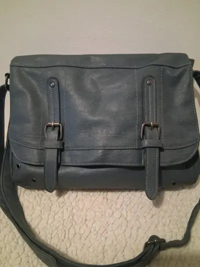 Bolso bandolera gris azulado de cuero sintético - miniatura 3