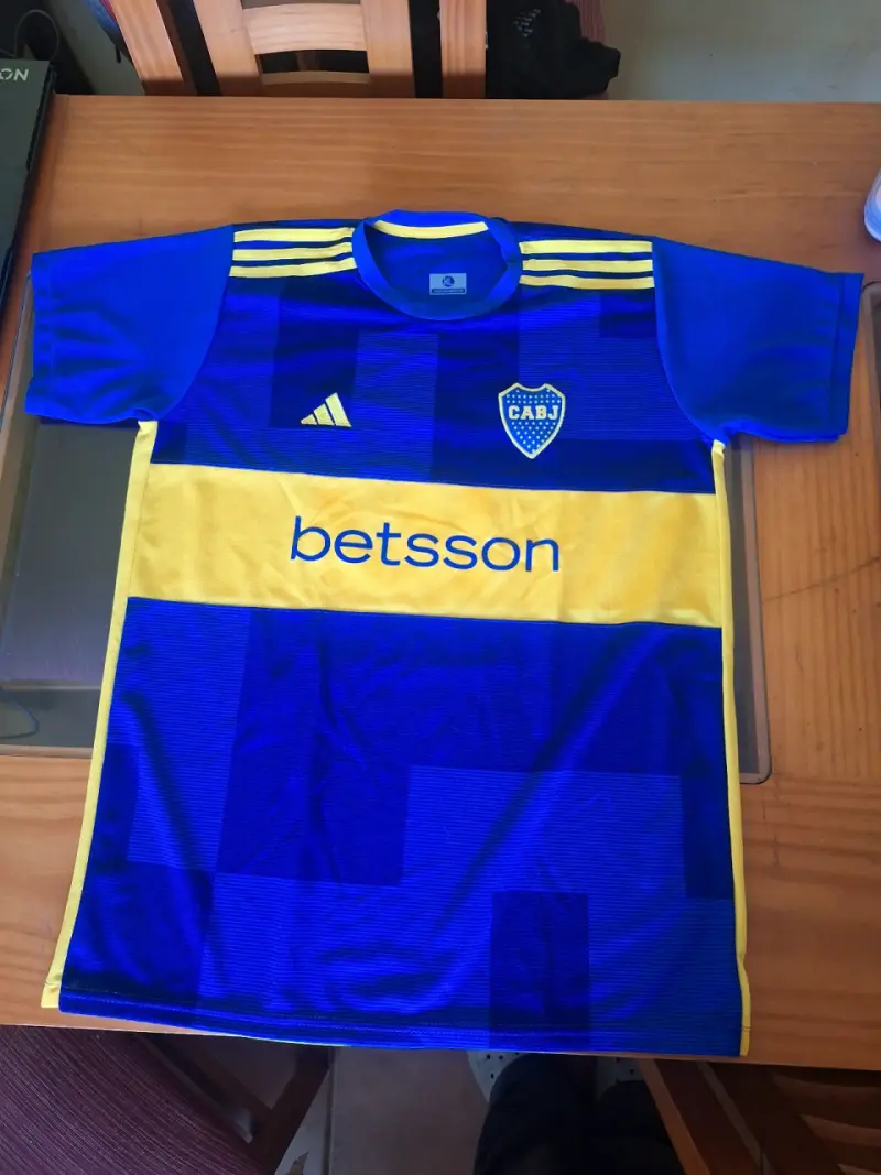 Camiseta de fútbol Boca Juniors azul y amarilla