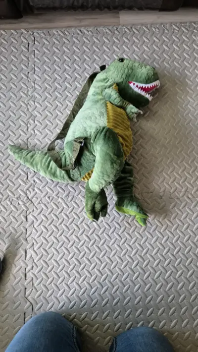 Mochila infantil dinosaurio verde peluche - miniatura 2