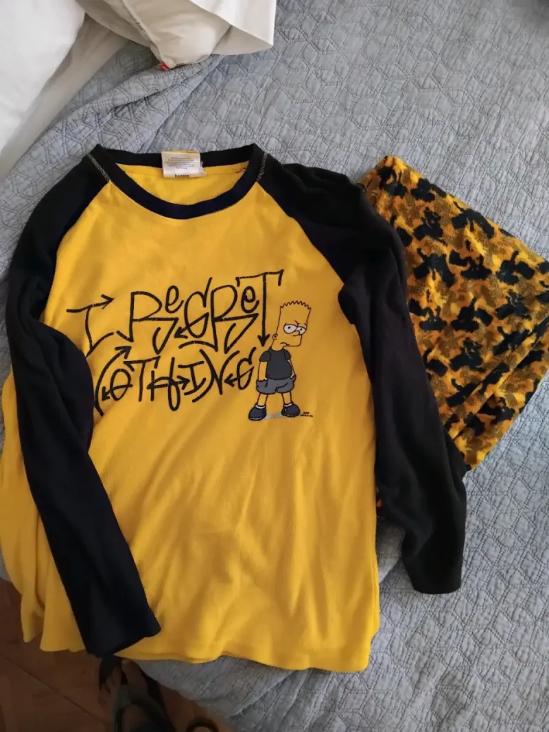 Pijama de Bart Simpson amarillo y negro