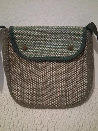 Bolso bandolera tejido color verde y beige - miniatura 3