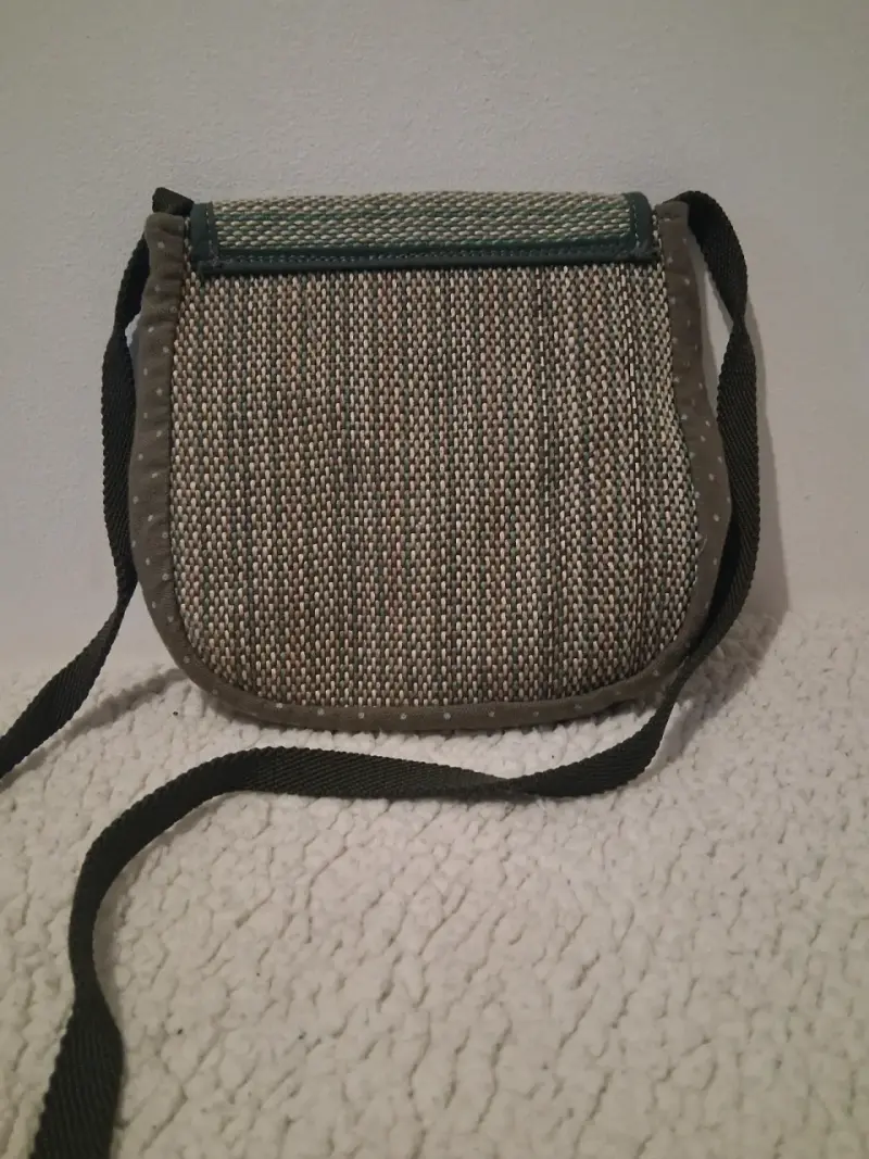 Bolso bandolera tejido color verde y beige - 4