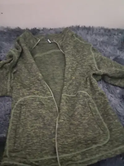 Chaqueta de lana verde con capucha - miniatura 1