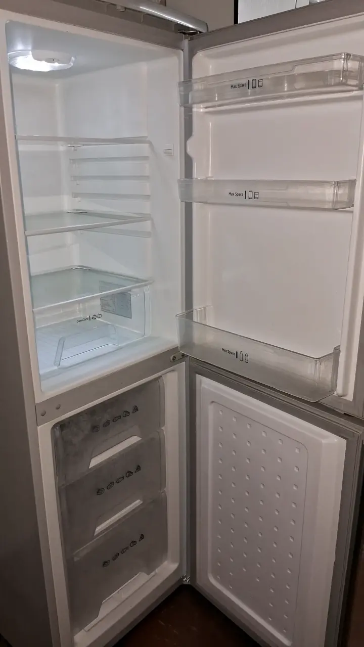 Refrigerador Midea de dos puertas en buen estado - 4