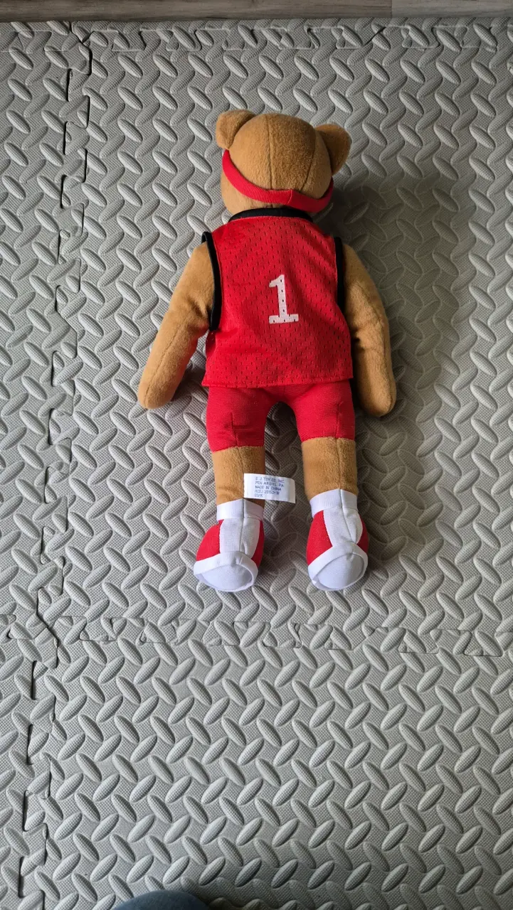 Peluche de oso basketball con ropa deportiva roja - 2