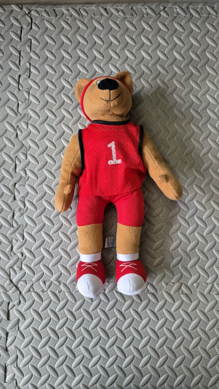 Peluche de oso basketball con ropa deportiva roja - 3