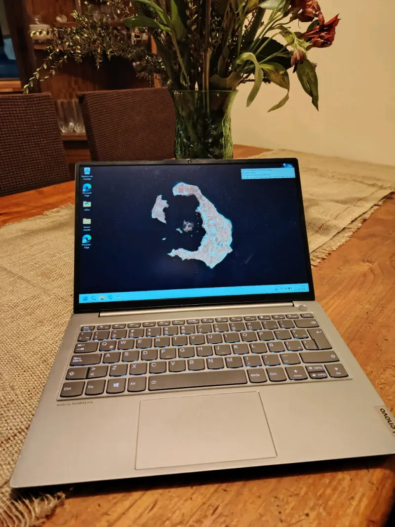 Laptop Lenovo con pantalla de 14 pulgadas - 2