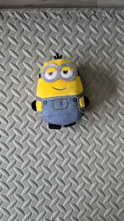 Peluche Minion amarillo con overol - miniatura 1