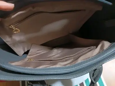 Cártera   de mano y Crossbody - miniatura 3