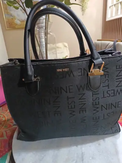 Bolso de mano y Crossbody Nine West negro - miniatura 1
