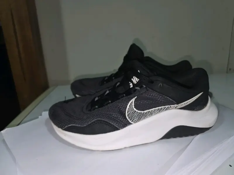 Zapatillas deportivas negras Nike para mujer - 4