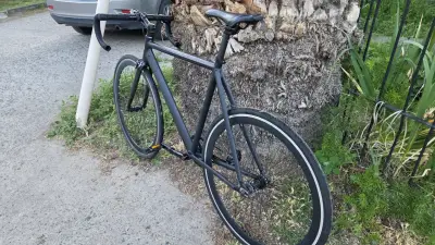 Bicicleta fixie / single  negra en buen estado - miniatura 3