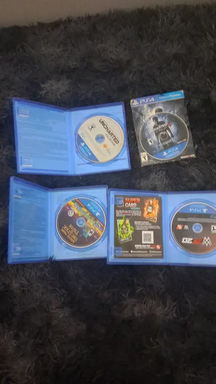 Lote de juegos PS4 Uncharted, South Park y WWE - 2
